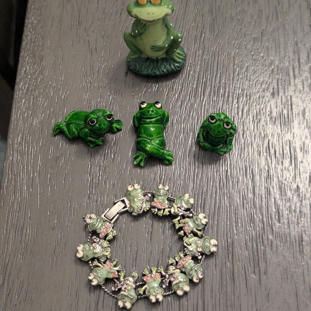 šø Vintage German Frog Collection | Enamel Frog Band Bracelet+Goebel-Style Figur - Picture 2 of 11